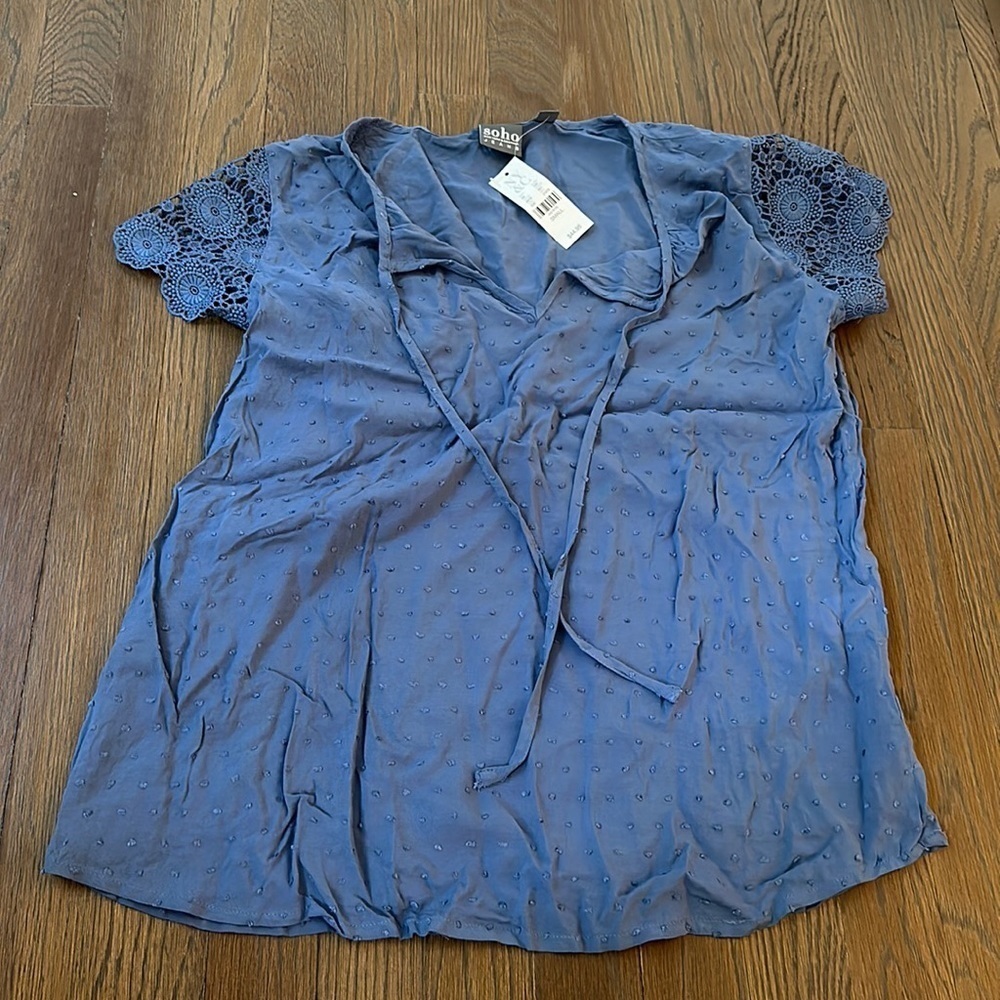 NWT Soho Women’s Lace Shoulder Tee - Size Small